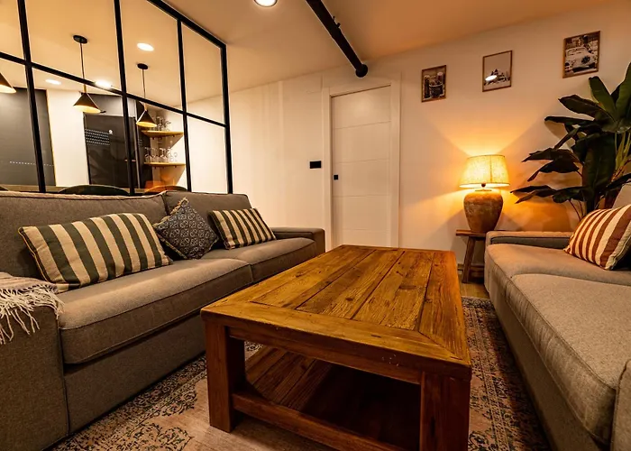 Luxury Refurnished Apartment With Private Parking Close To Ski Slopes