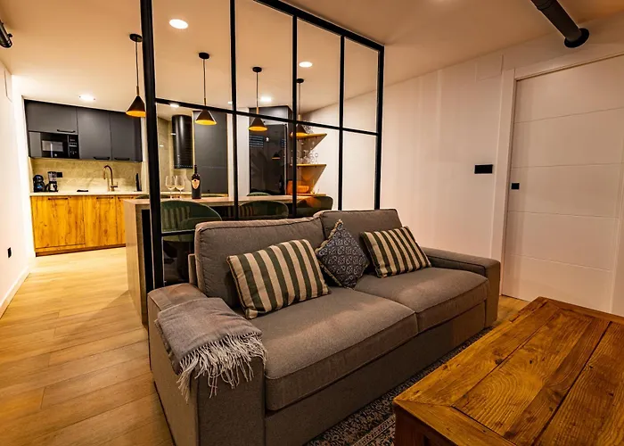 Luxury Refurnished Apartment With Private Parking Close To Ski Slopes