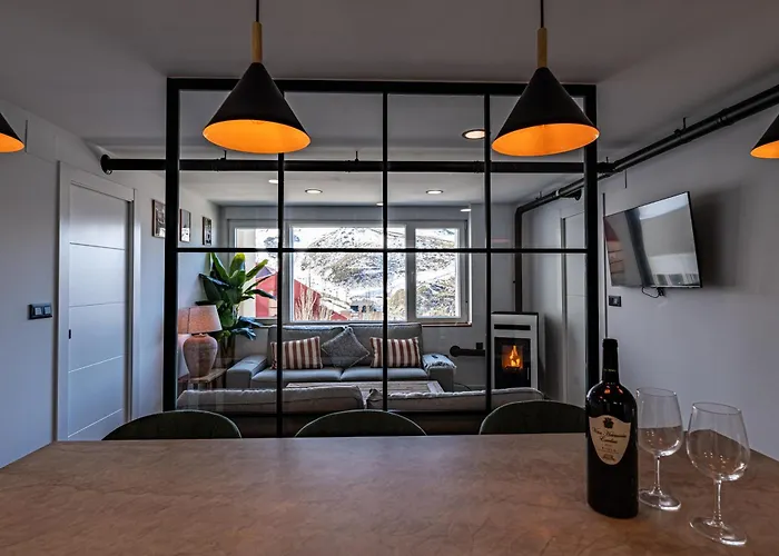 Luxury Refurnished Apartment With Private Parking Close To Ski Slopes