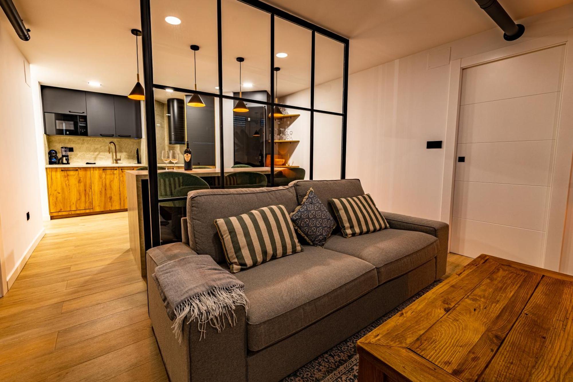 Apartment Luxury Refurnished With Private Parking Close To Slopes *