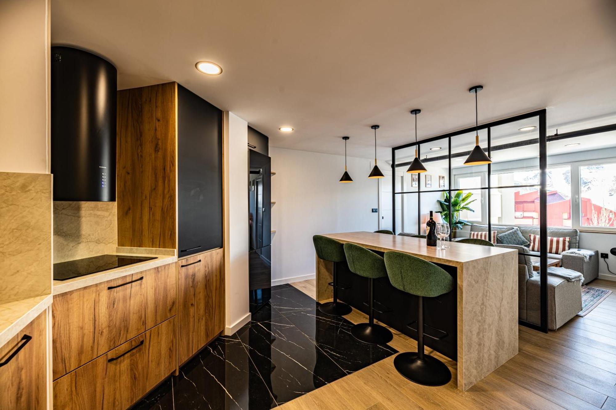 Apartment Luxury Refurnished With Private Parking Close To Slopes *