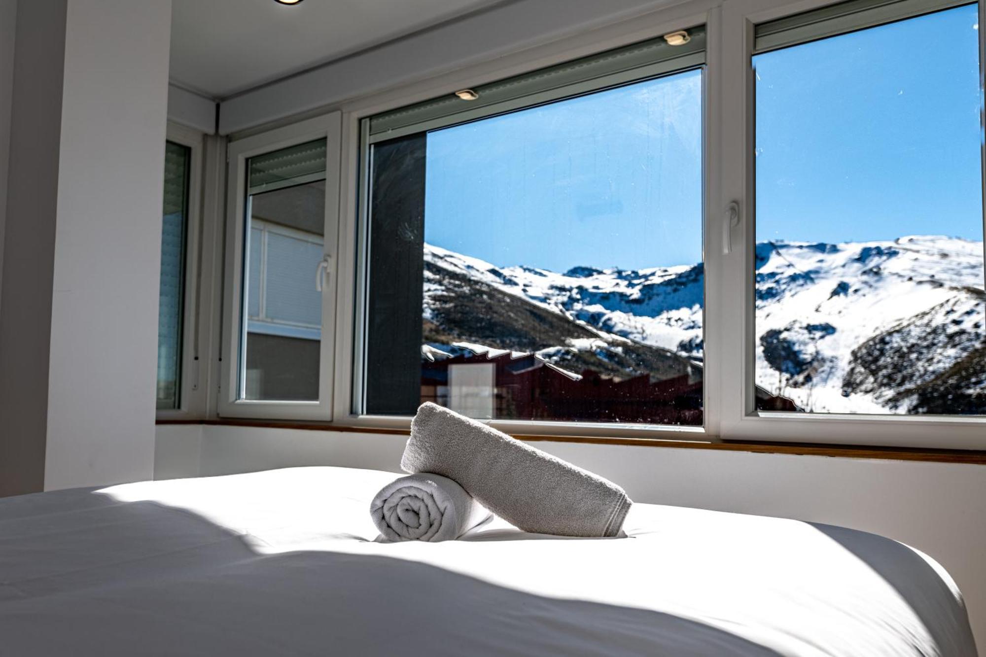 Luxury Refurnished With Private Parking Close To Slopes *