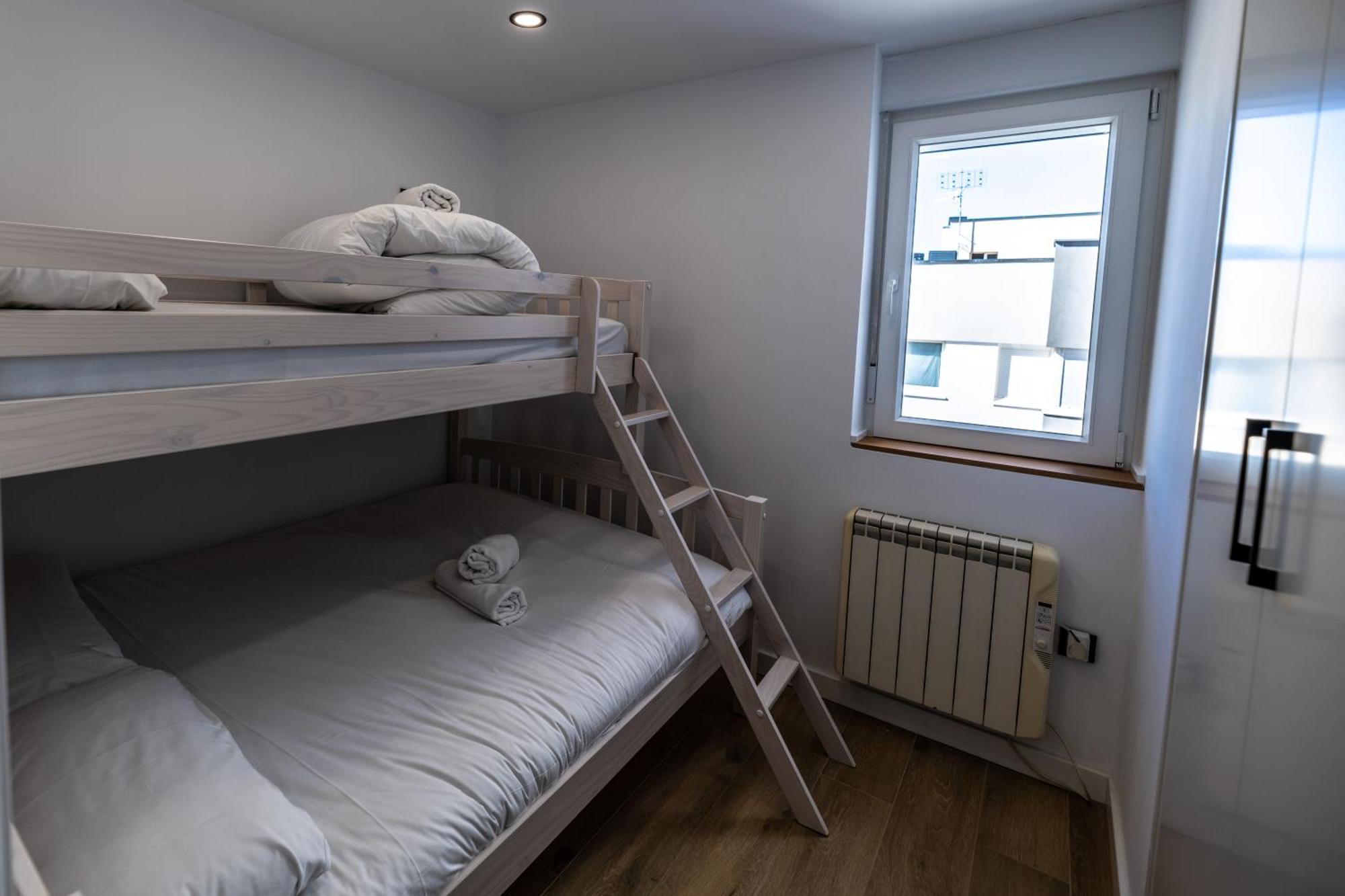Luxury Refurnished With Private Parking Close To Slopes